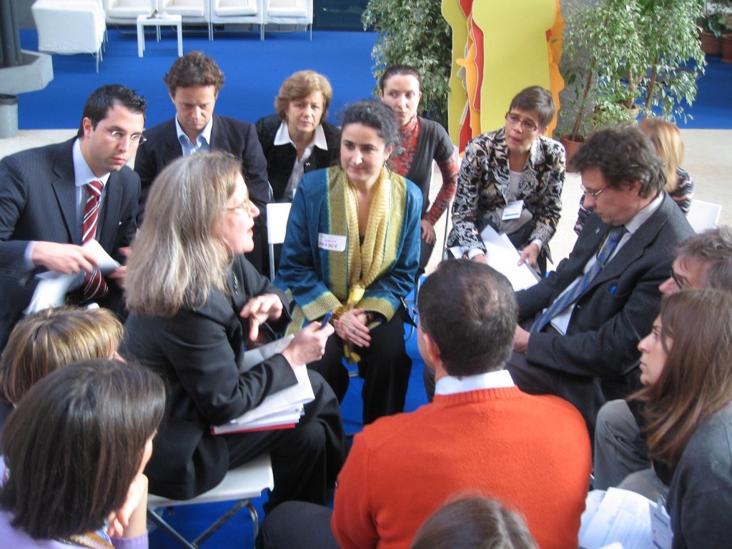 effective realtime virtual discussion Fishbowl 3212222495_e1646176ef_o