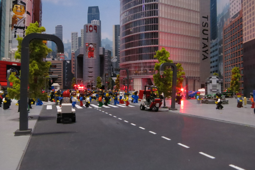 sell build: photograph of a realistic city scene made of Lego. Photo attribution: Flickr user norio-nakayama