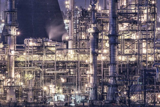 event complexity: A photograph of a large, complicated chemical plant. Photo attribution: Flickr user 127130111@N06